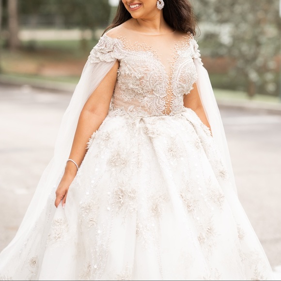 Milla Nova Wedding Dress - Picture 1 of 9